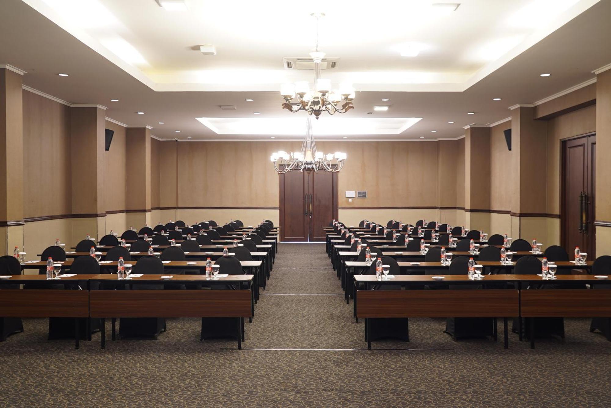 โรงแรมฮอไรซัน อัลติมา ริส มาลิโอโบโร ยอกยาการ์ตา ภายนอก รูปภาพ